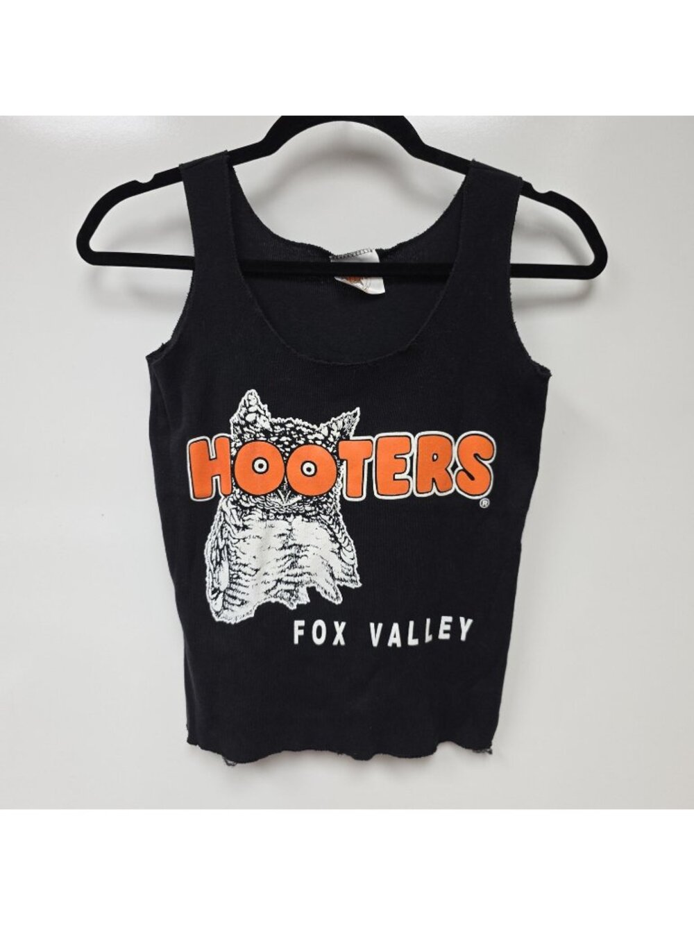 Hooters Tank Top Womens S Black Fox Valley Cropped Graphic Slogan Summer